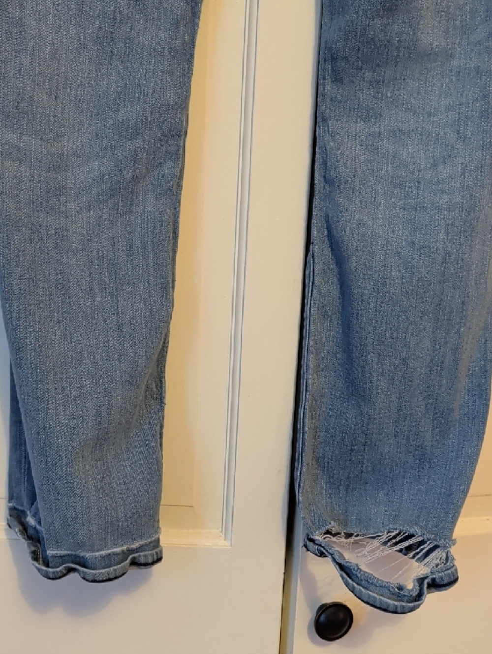Express Mid Rise Barely Boot Jeans - Picture 4 of 8